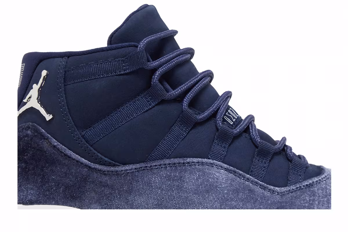 Women's Air Jordan 11 Midnight Navy Velvet, view 3