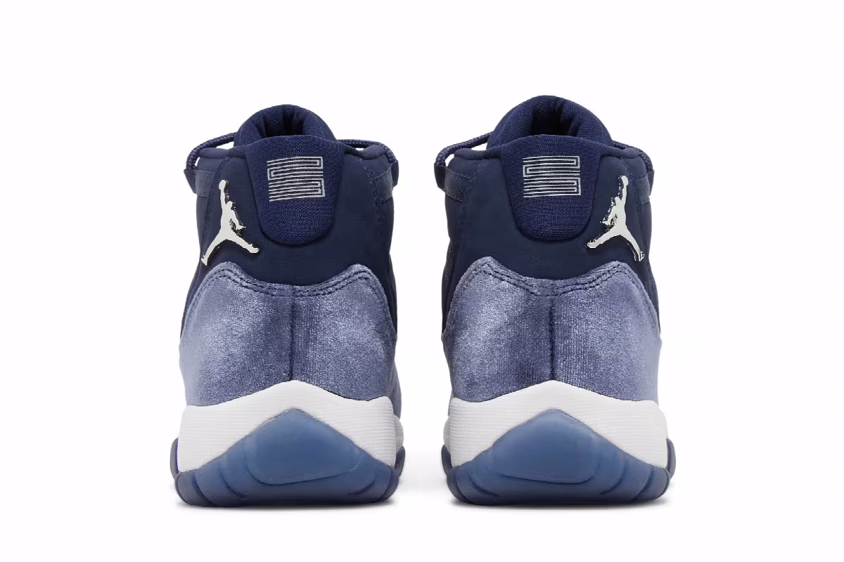 Women's Air Jordan 11 Midnight Navy Velvet, view 7