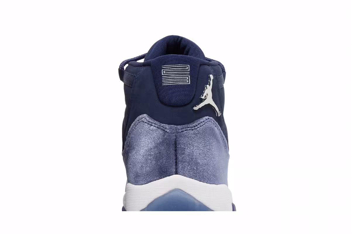 Women's Air Jordan 11 Midnight Navy Velvet, view 8