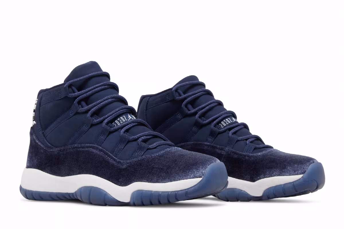 Women's Air Jordan 11 Midnight Navy Velvet, view 9