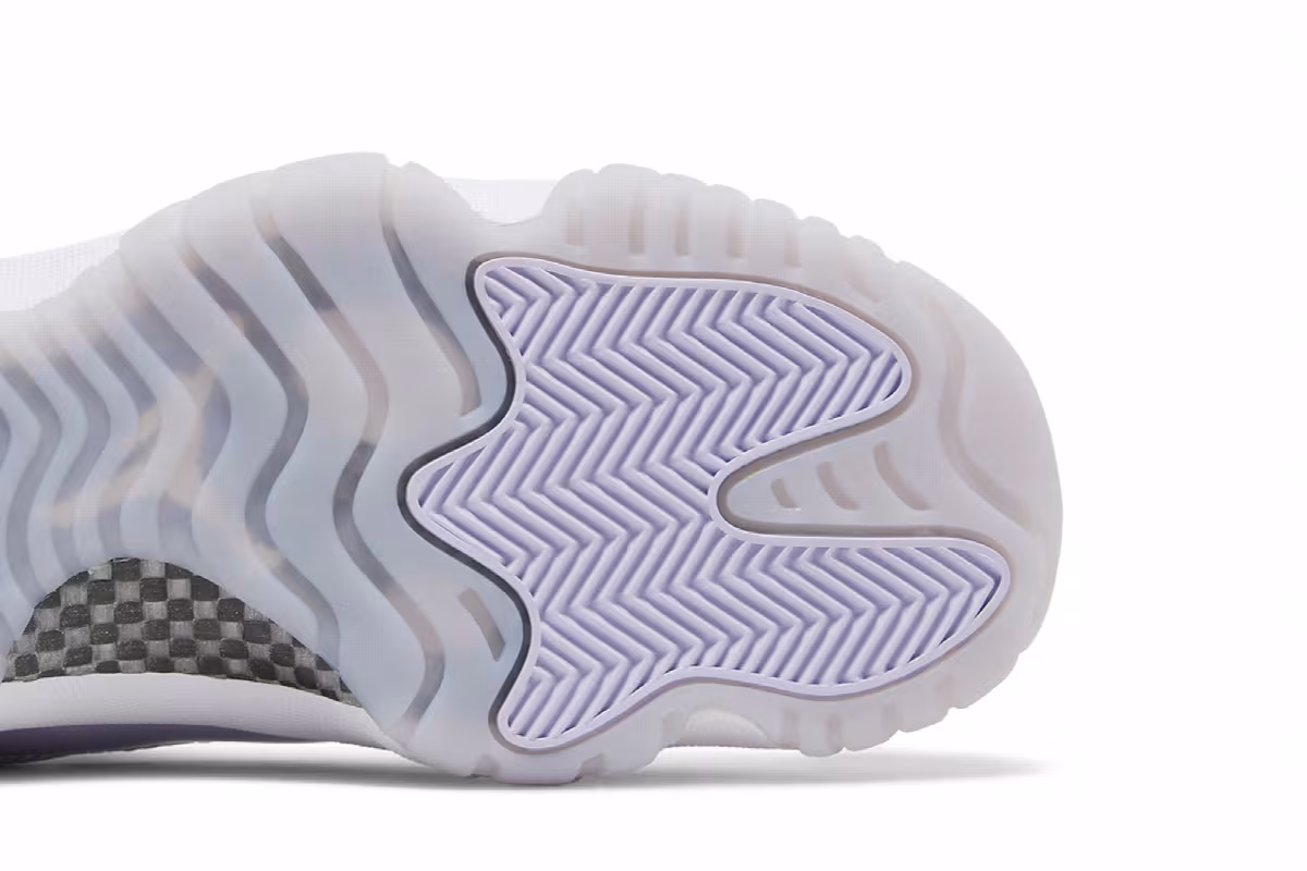 Women's Air Jordan 11 Low Pure Violet, view 6