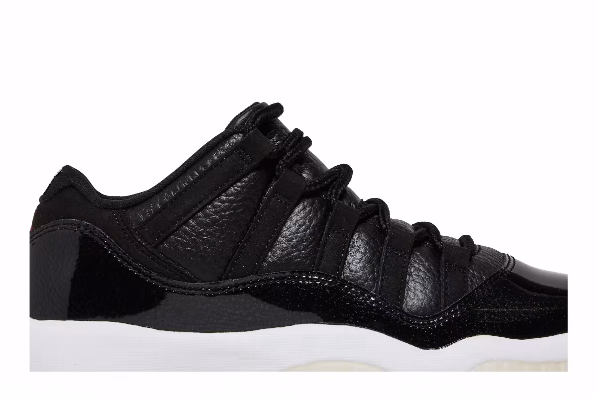 Air Jordan 11 Low GS 72-10, view 3