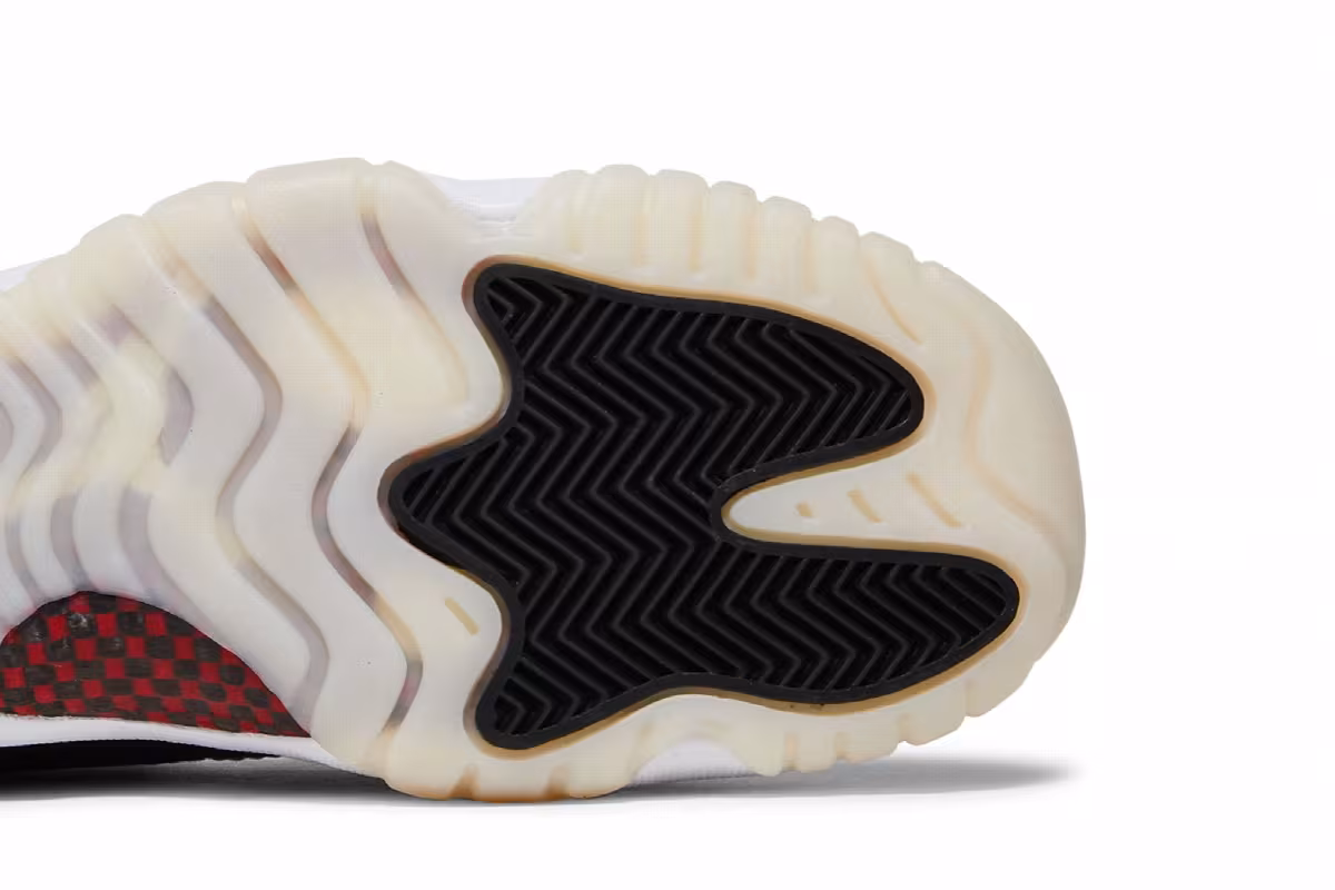 Air Jordan 11 Low GS 72-10, view 6
