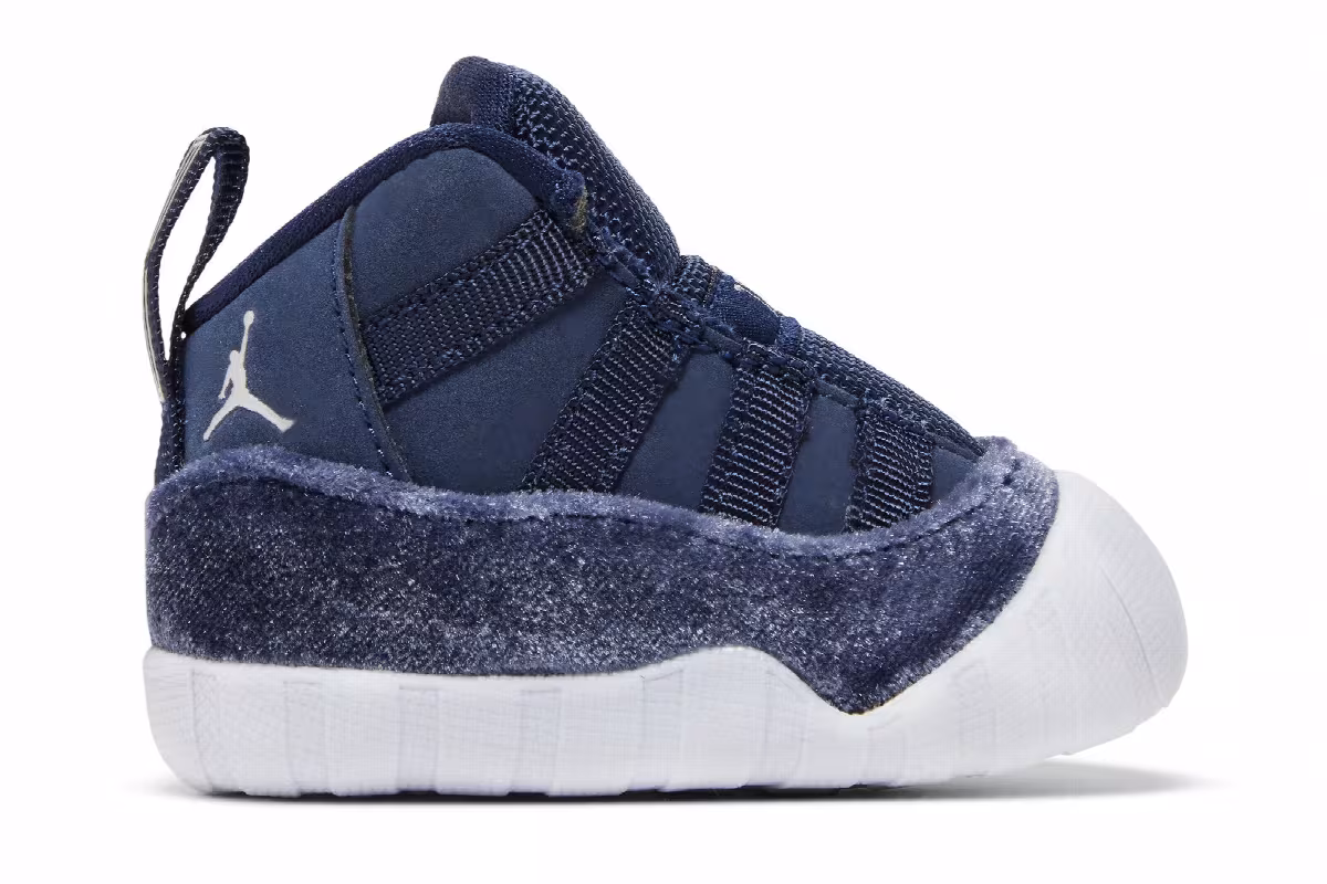 Air Jordan 11 CB Midnight Navy Velvet, view 2