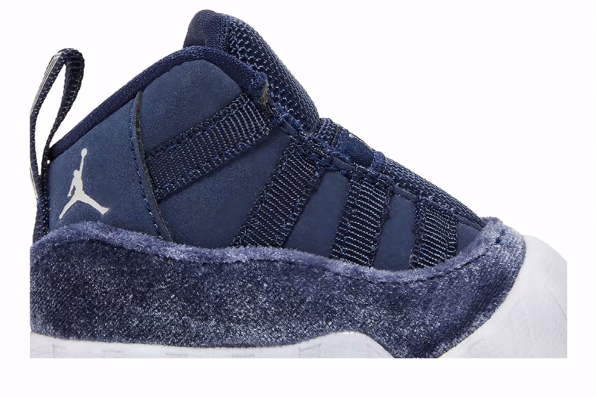 Air Jordan 11 CB Midnight Navy Velvet, view 3