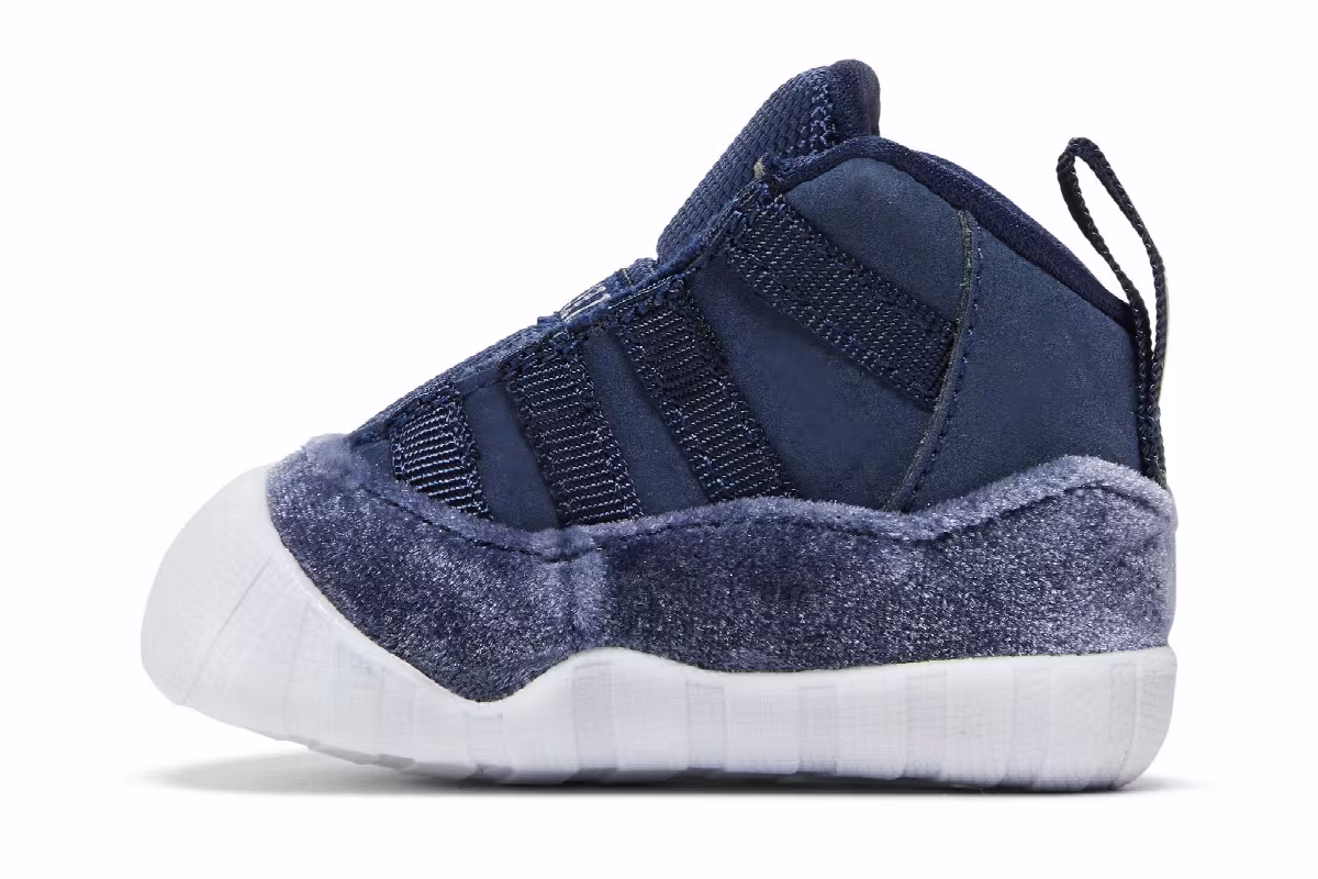 Air Jordan 11 CB Midnight Navy Velvet, view 4