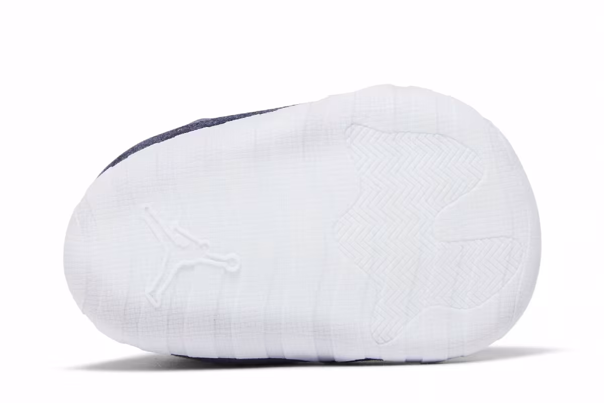 Air Jordan 11 CB Midnight Navy Velvet, view 5
