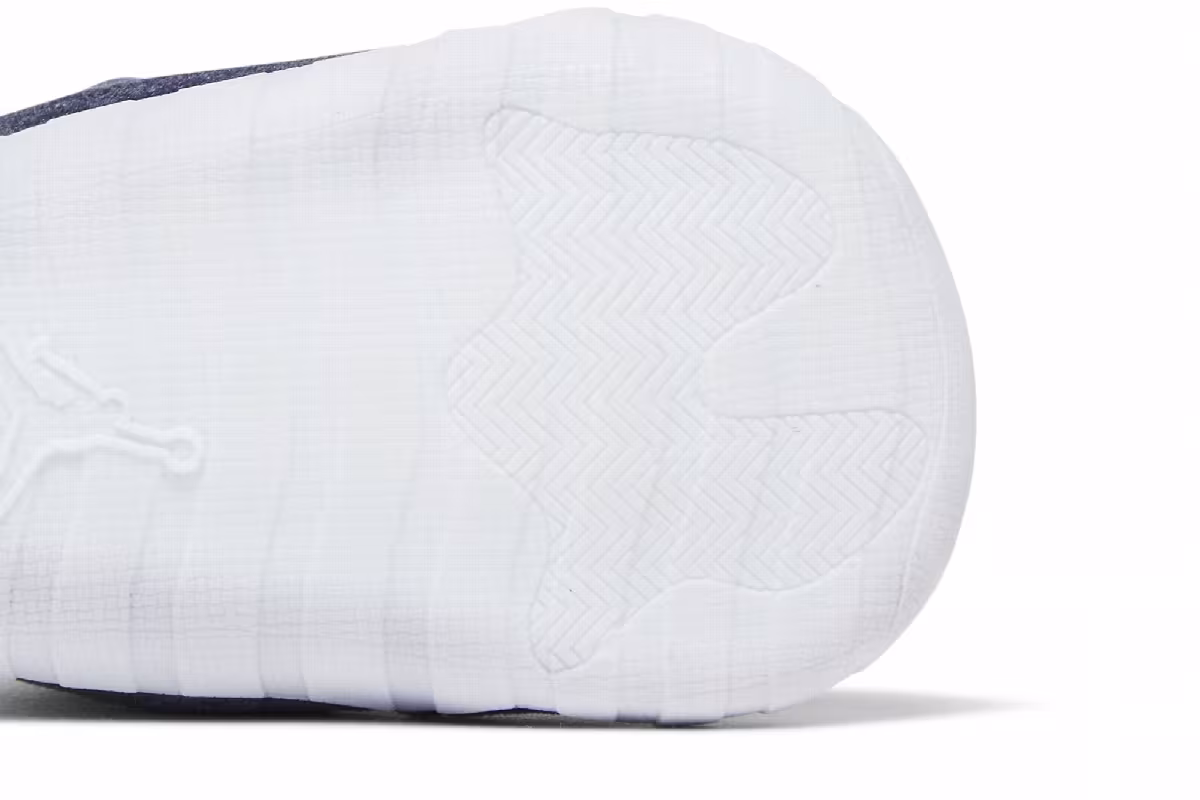Air Jordan 11 CB Midnight Navy Velvet, view 6