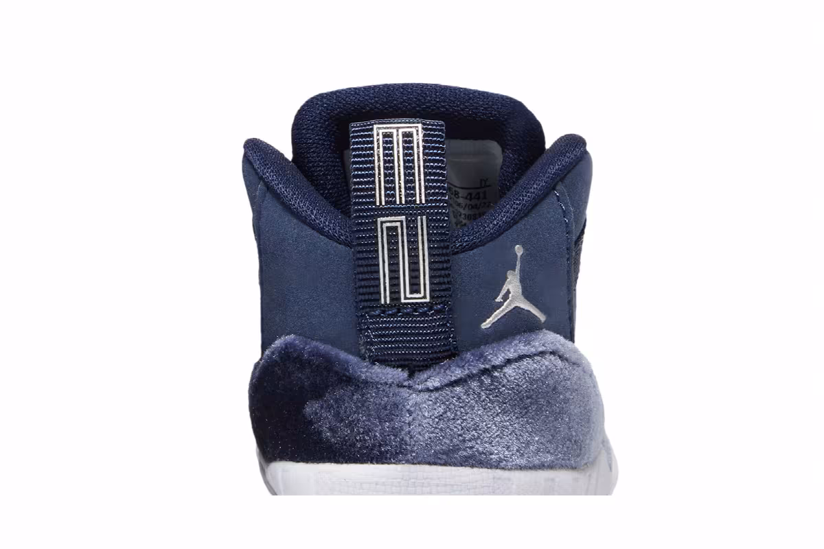 Air Jordan 11 CB Midnight Navy Velvet, view 8