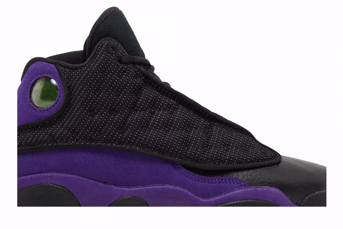 Air Jordan 13 GS Court Purple, view 3