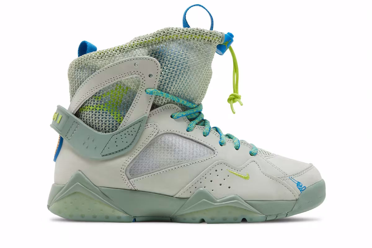 Bephie's Beauty Supply x Women's Air Jordan 7 Seafoam, view 2