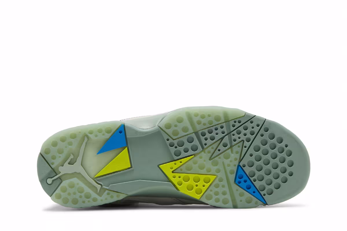 Bephie's Beauty Supply x Women's Air Jordan 7 Seafoam, view 5