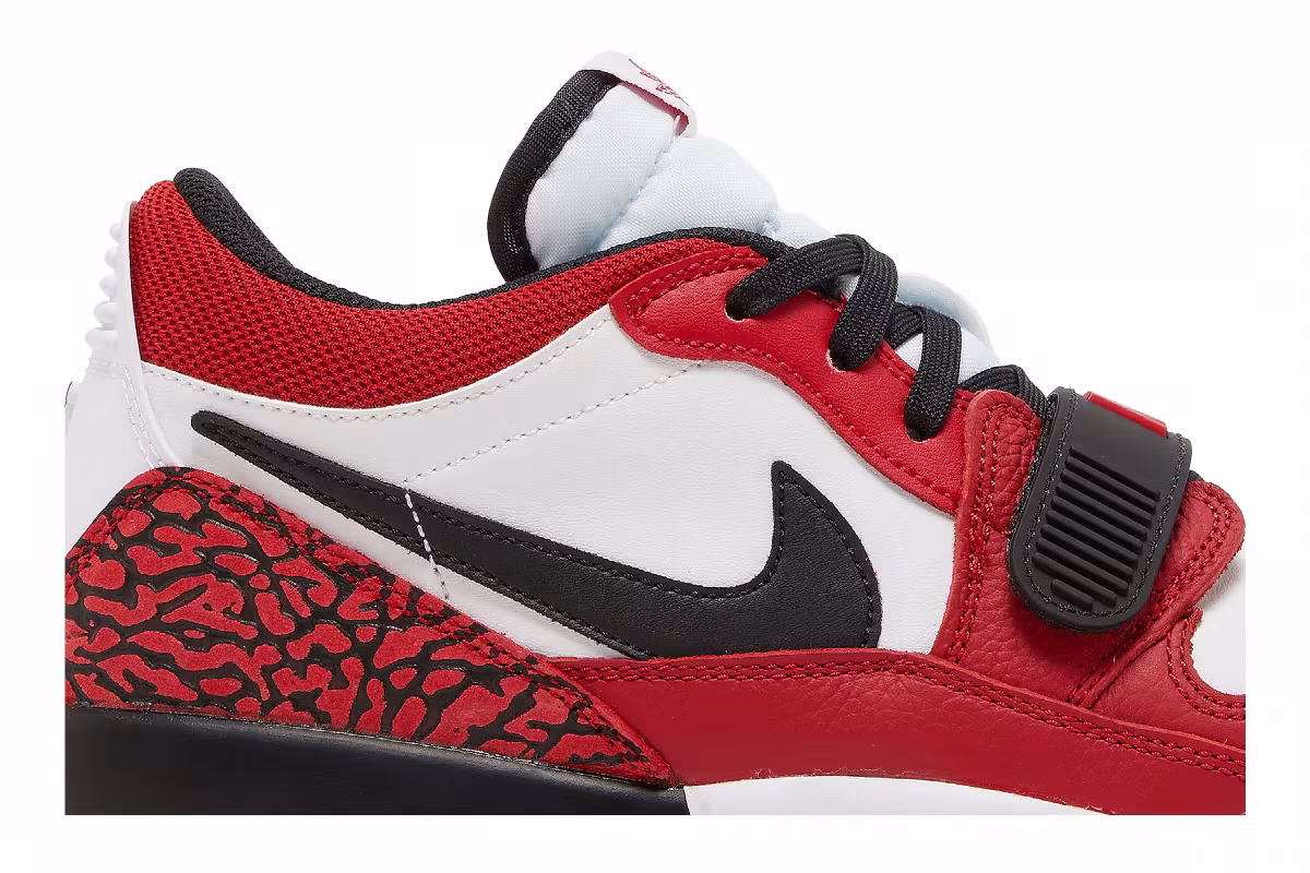 Air Jordan Legacy 312 Low GS Chicago Red, view 3