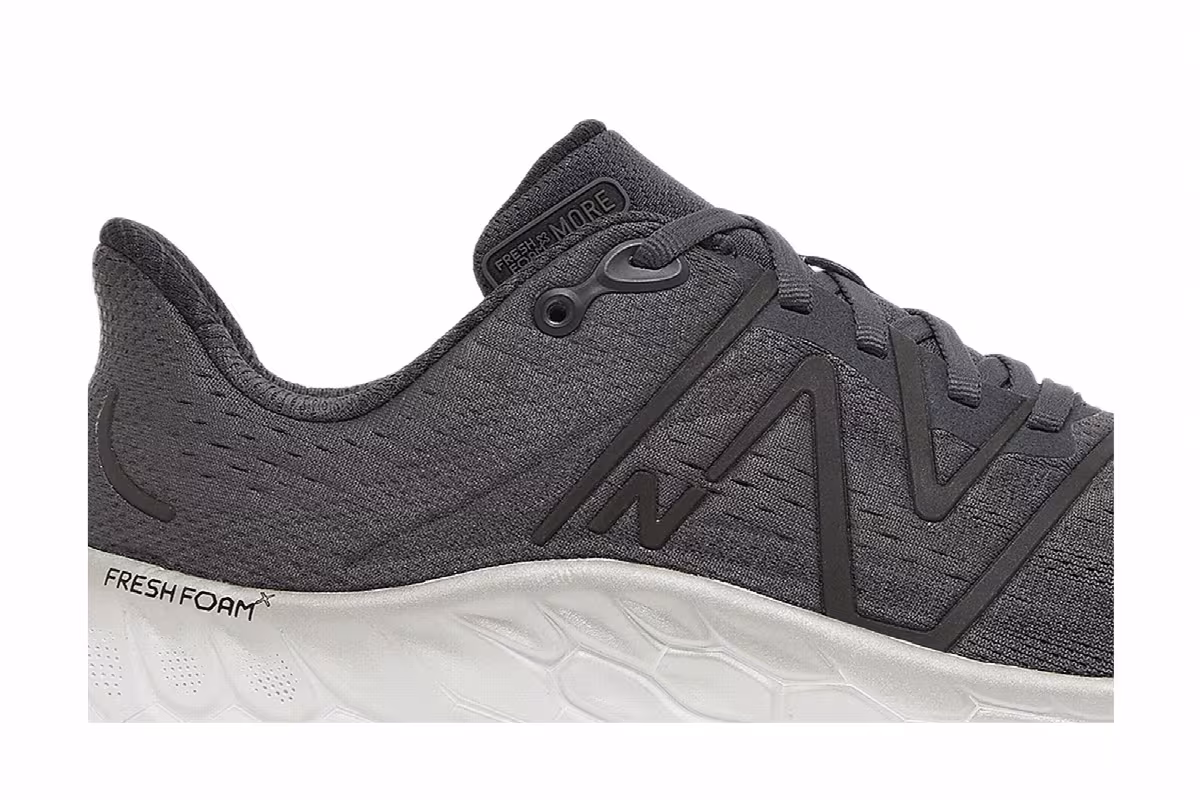 New Balance Fresh Foam X More v4 Black Phantom, view 3