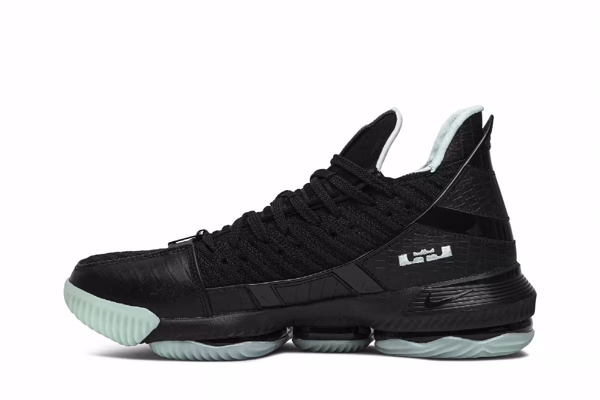 Nike LeBron 16 Glow, view 4