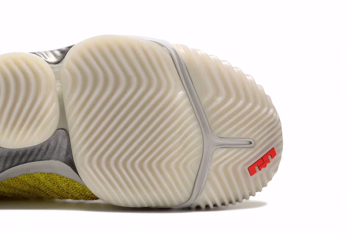 HFR x Nike LeBron 16 Harlem Stage, view 6