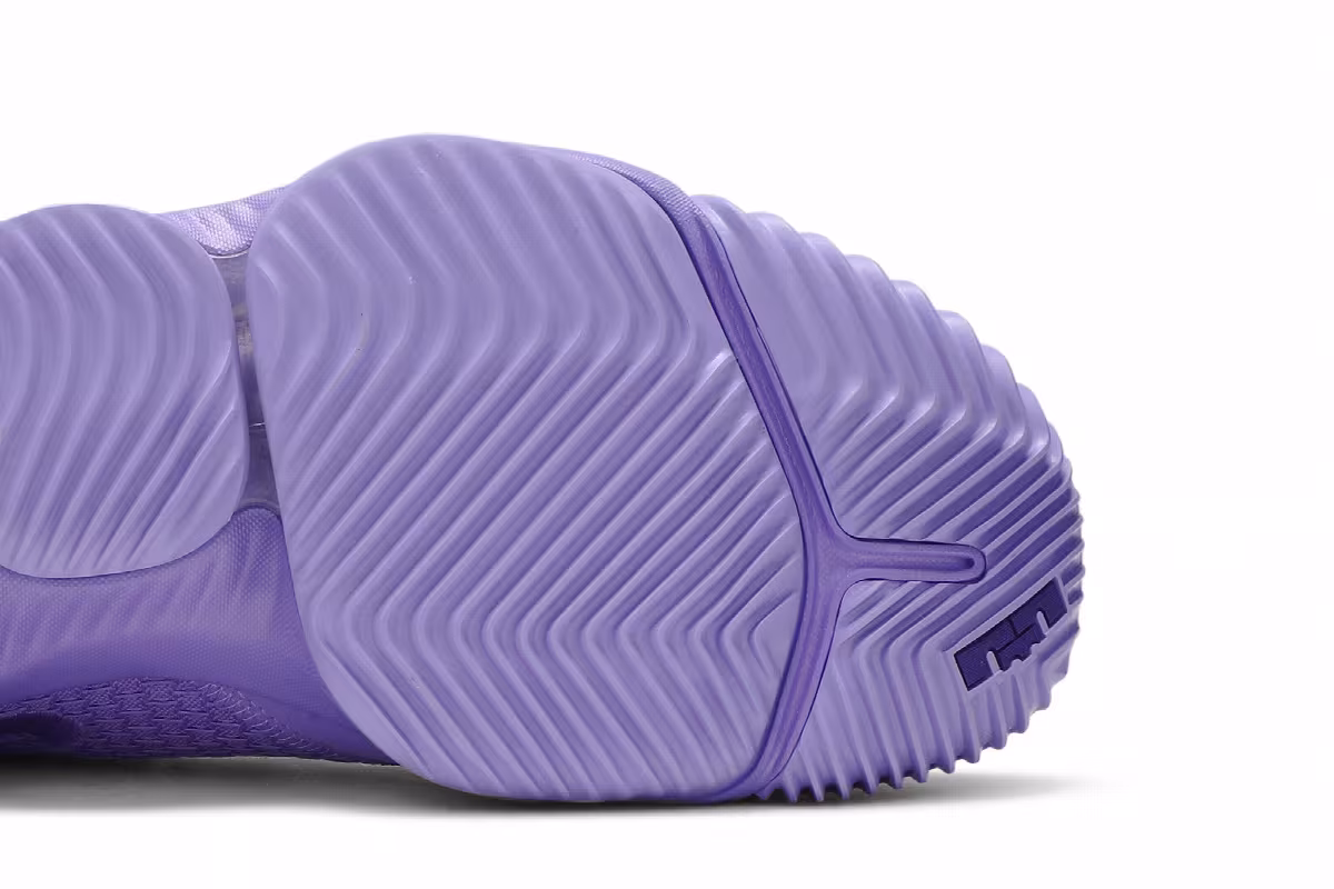 Nike LeBron 16 Low Purple, view 6