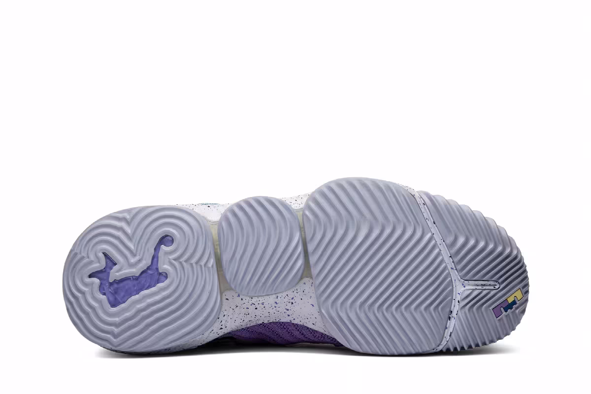 Nike LeBron 16 Lakers Heritage, view 5