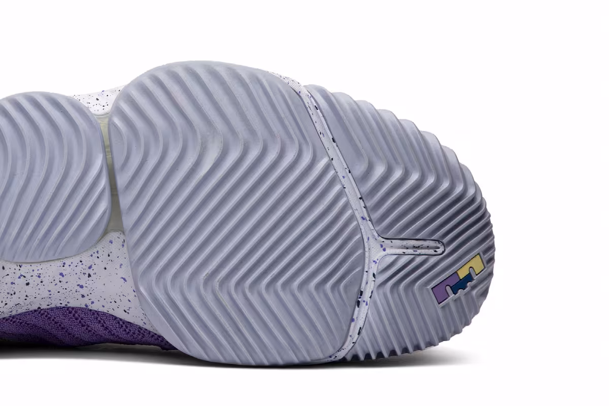 Nike LeBron 16 Lakers Heritage, view 6