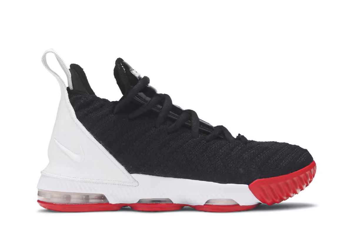 Nike LeBron 16 GS Bred, view 2