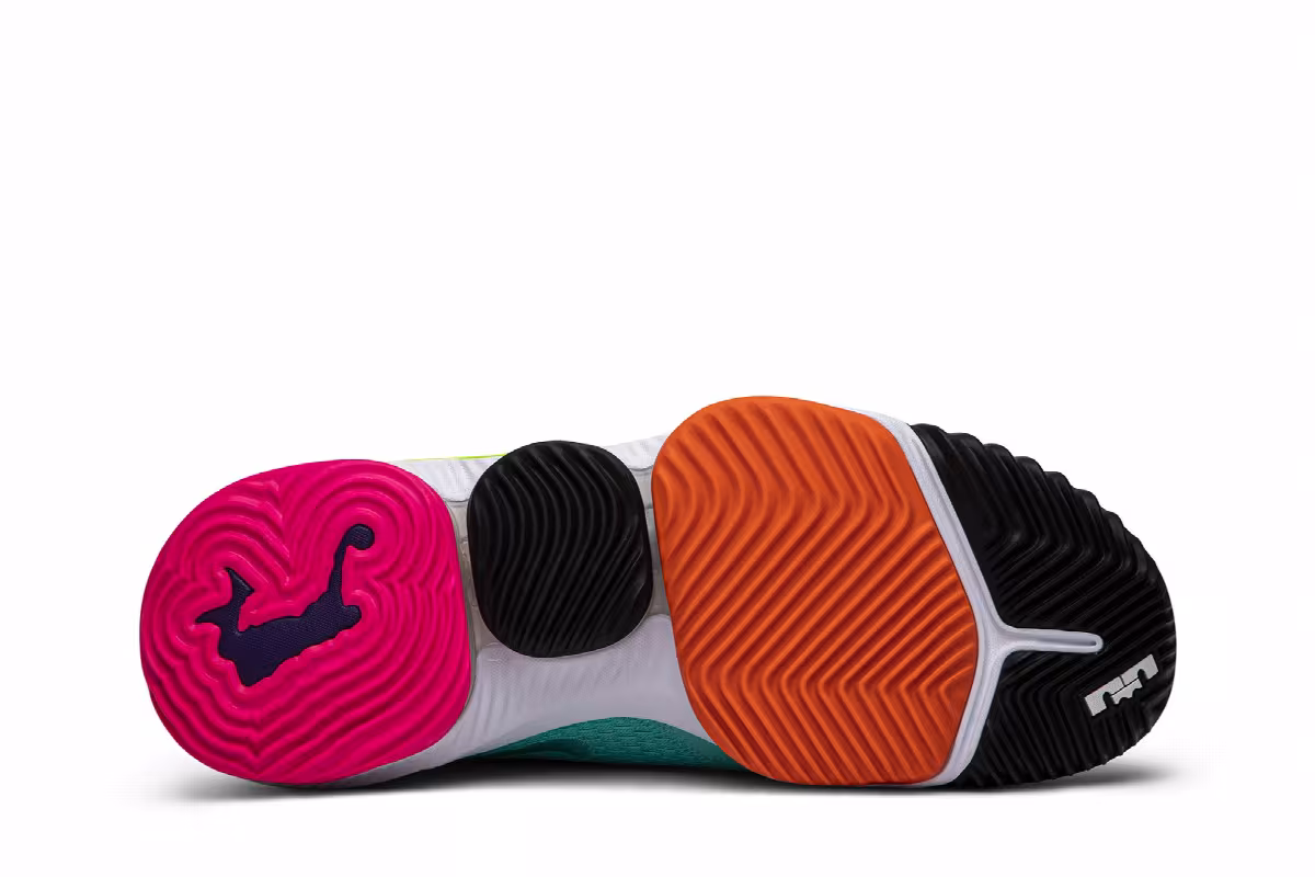 Nike LeBron 16 Low Air Max Trainer 2, view 5