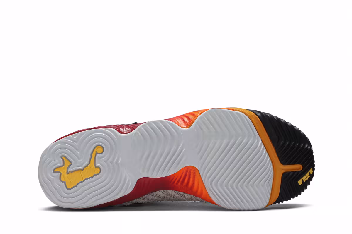 Nike LeBron 16 GS Space Travel, view 5
