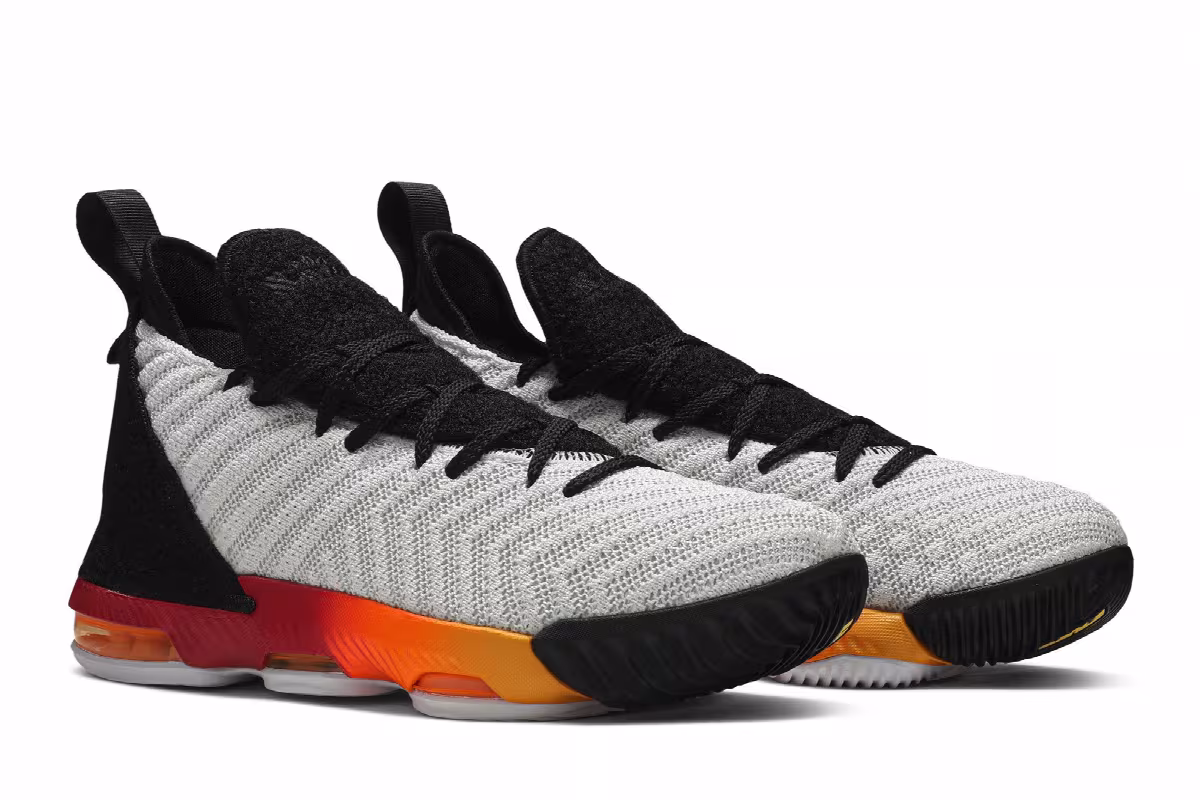 Nike LeBron 16 GS Space Travel, view 9