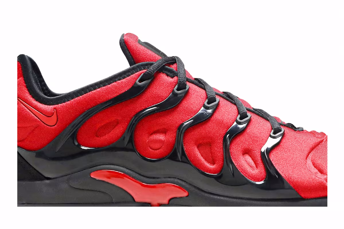 Nike Air VaporMax Plus University Red, view 3