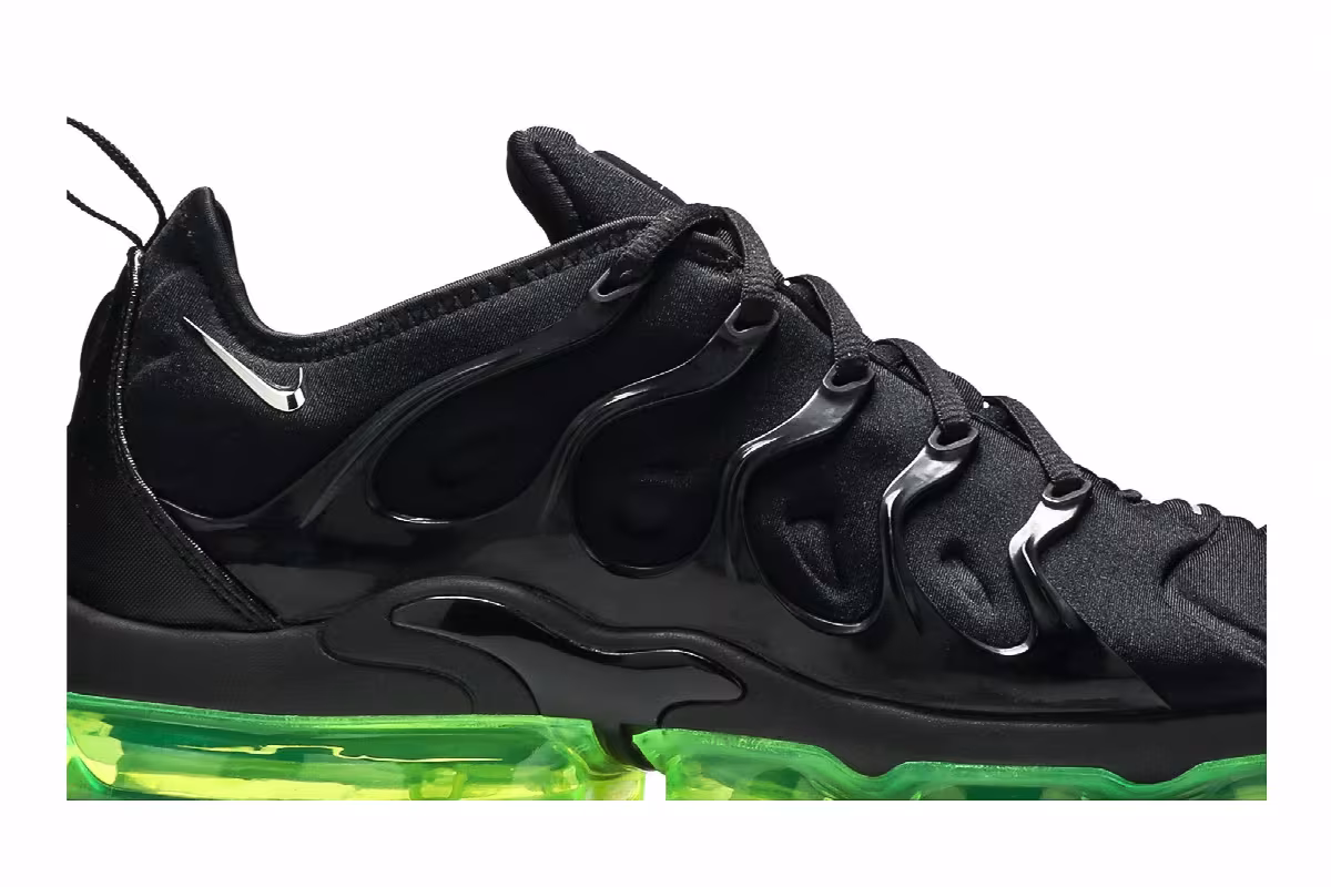 Nike Air VaporMax Plus Black Volt, view 3
