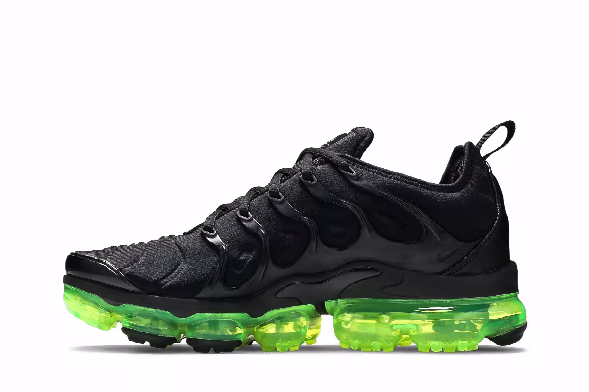 Nike Air VaporMax Plus Black Volt, view 4