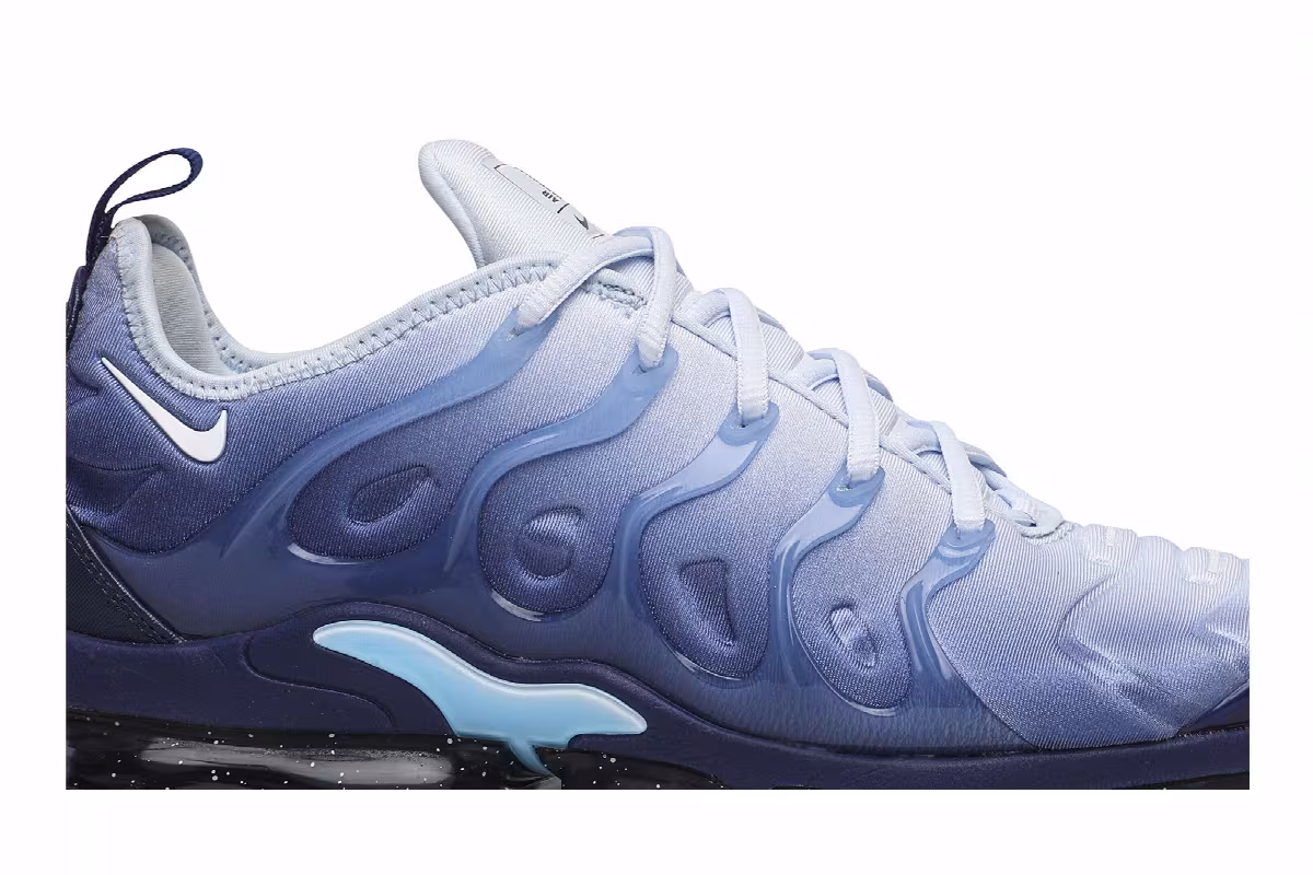 Nike Air VaporMax Plus Blizzard, view 3