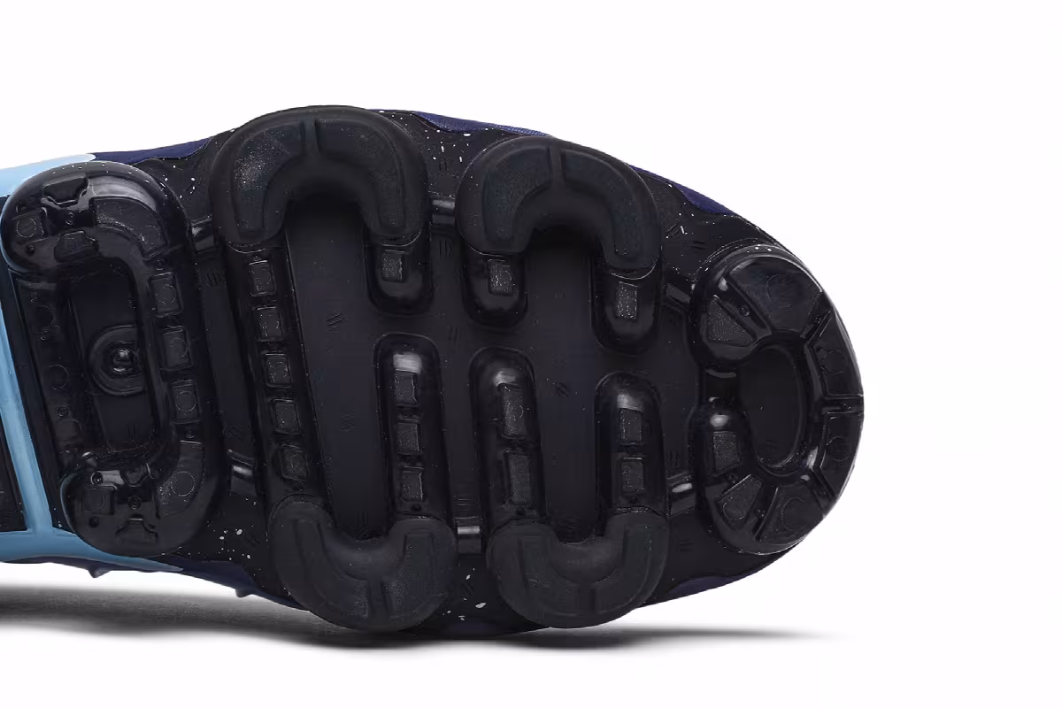 Nike Air VaporMax Plus Blizzard, view 6
