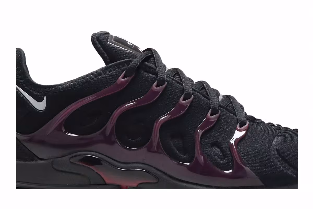 Nike Air VaporMax Plus Black Noble Red, view 3