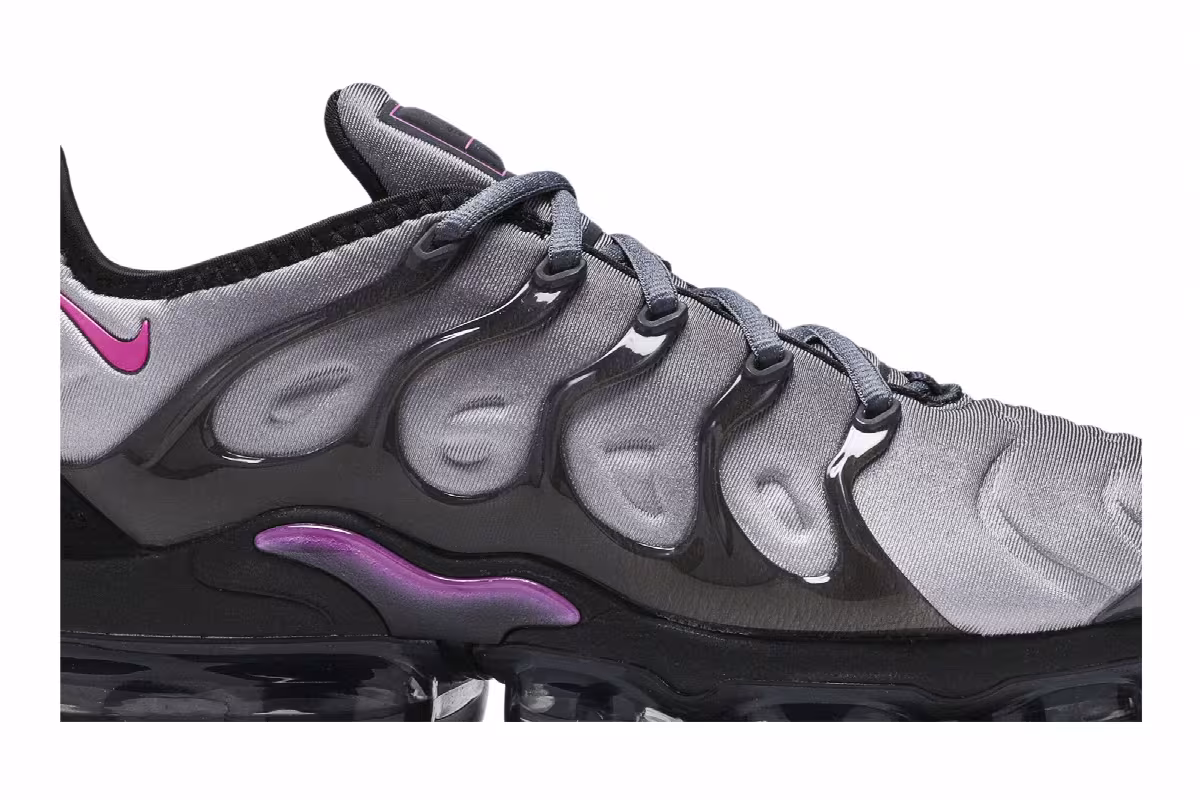 Nike Air VaporMax Plus Active Fuchsia, view 3