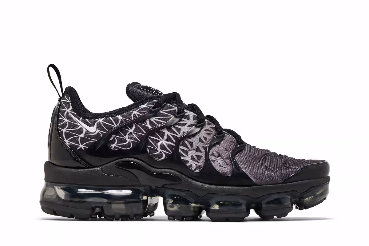 Nike Air VaporMax Plus Geometric, view 2