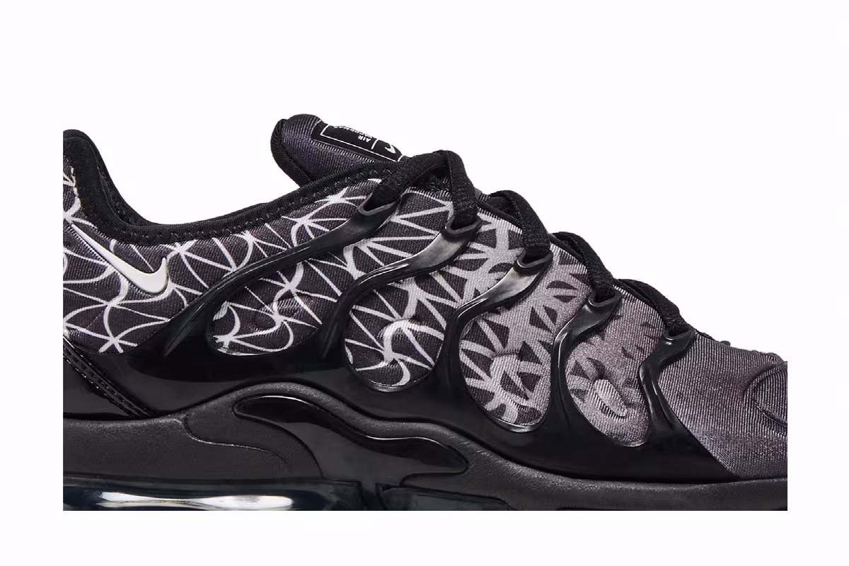 Nike Air VaporMax Plus Geometric, view 3