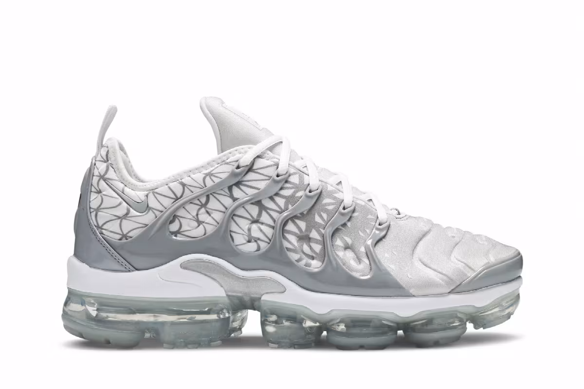 Nike Air VaporMax Plus Silver Patterns, view 2