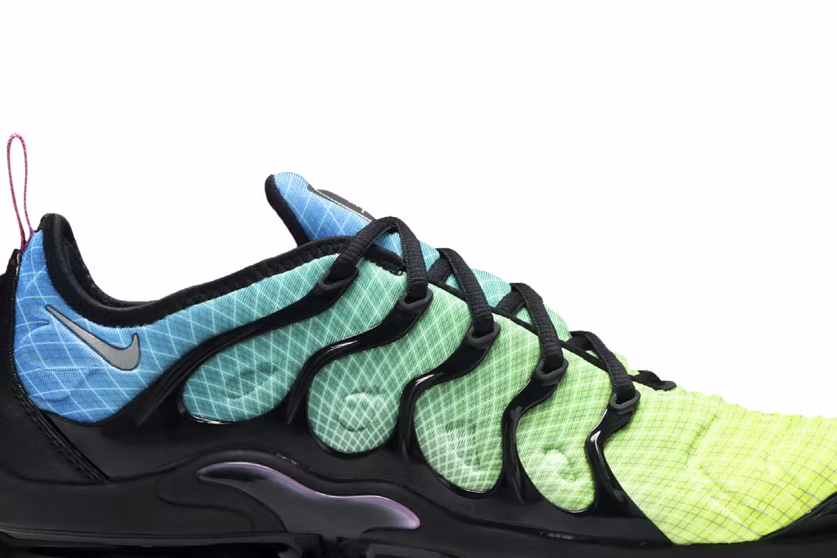 Nike Air VaporMax Plus Aurora Green, view 3