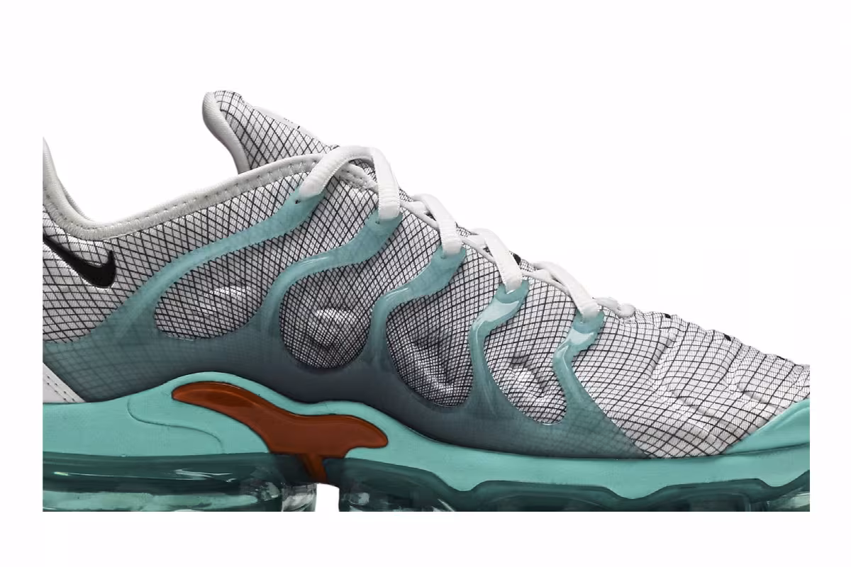 Nike Air VaporMax Plus Aurora Green, view 3