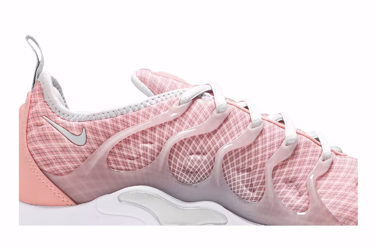 Nike Women's Air VaporMax Plus Bleached Coral, view 3
