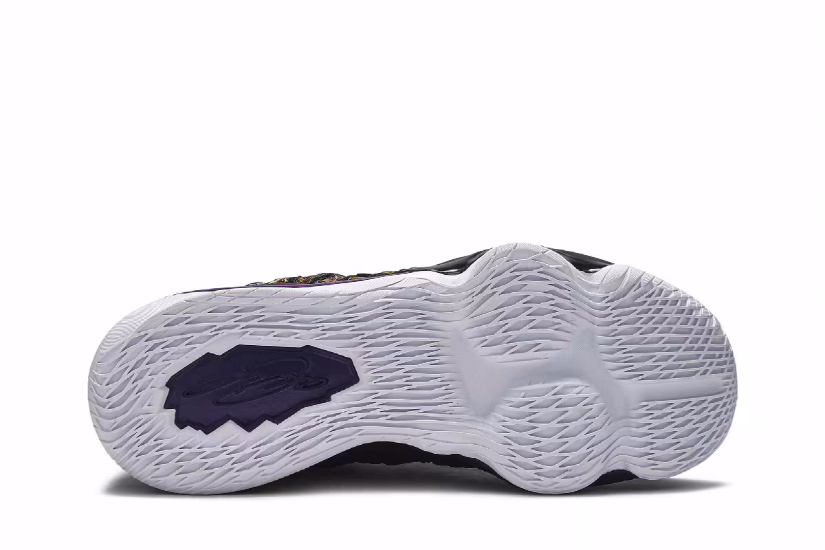 Nike LeBron 17 Lakers, view 5