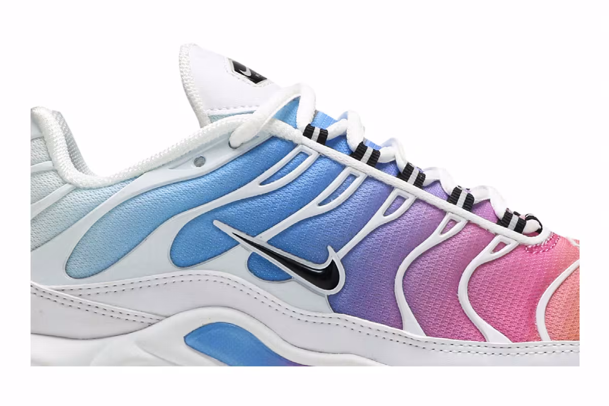 Nike Women's Air Max Plus Summer Gradient, view 3