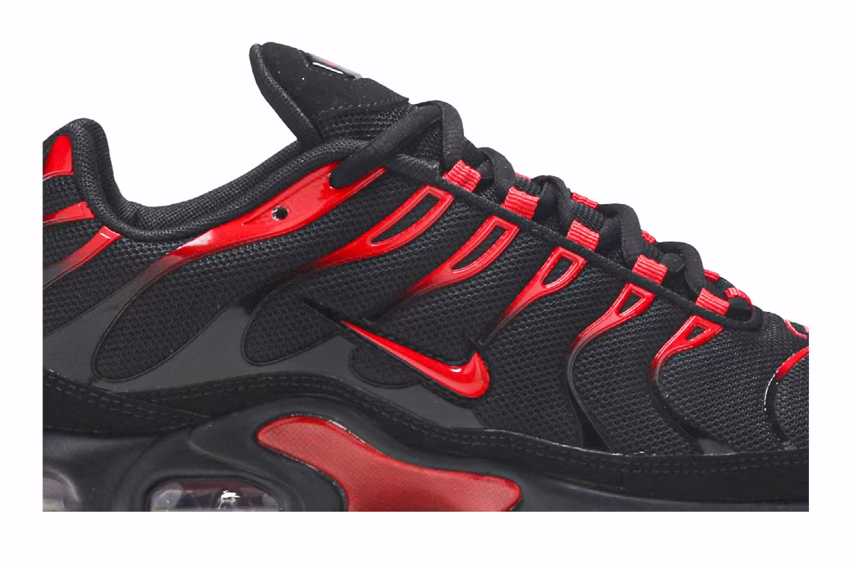 Nike Air Max Plus Black University Red Gradient, view 3