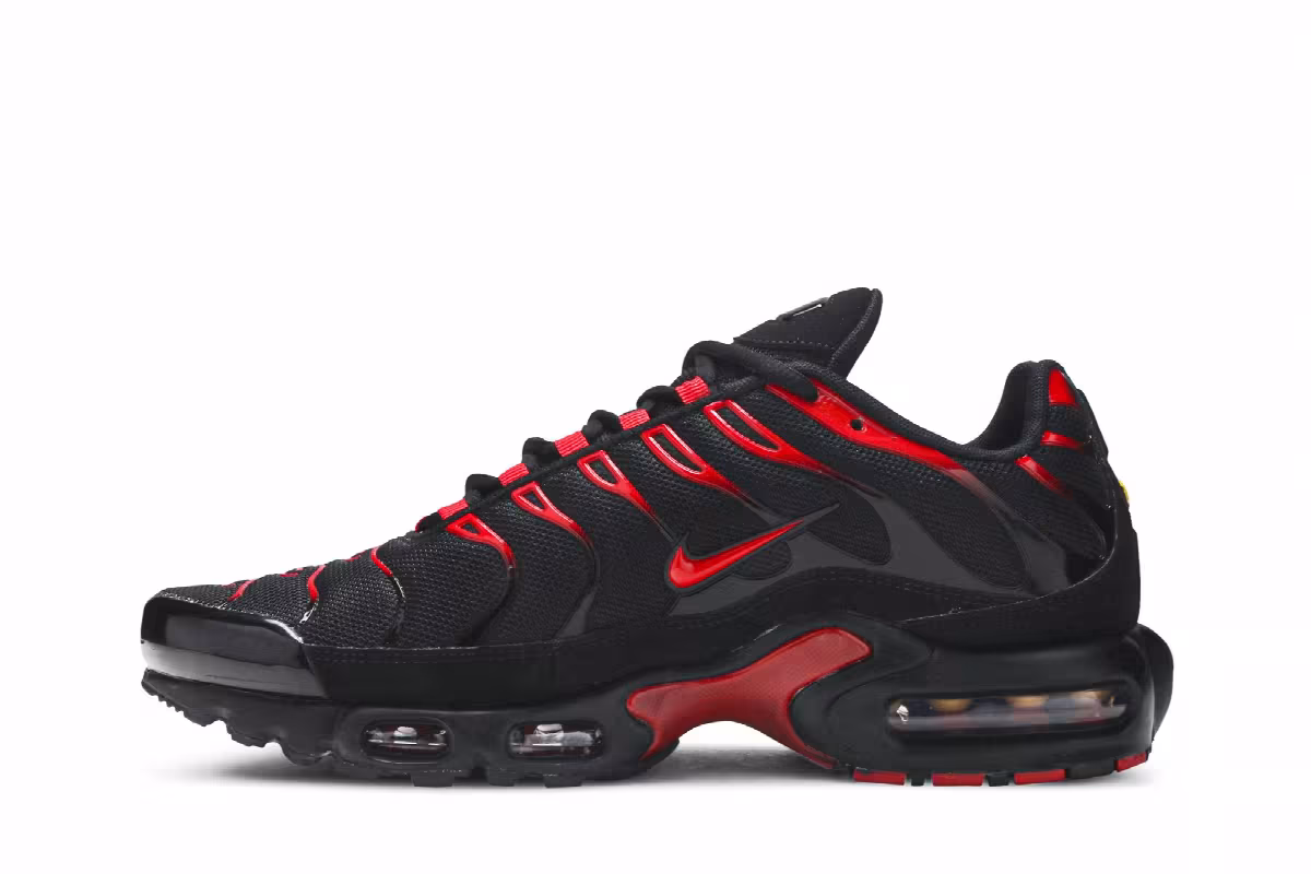 Nike Air Max Plus Black University Red Gradient, view 4