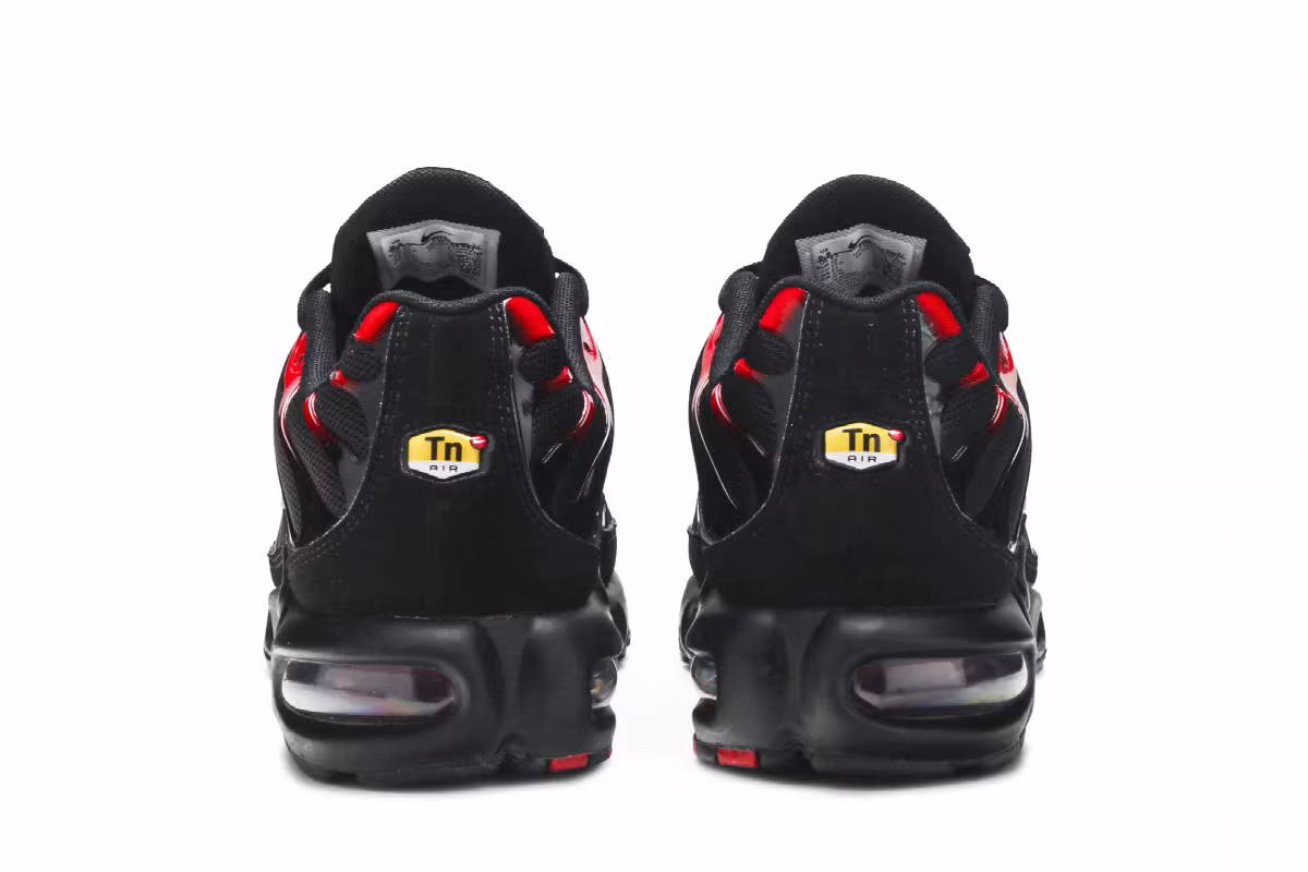 Nike Air Max Plus Black University Red Gradient, view 7