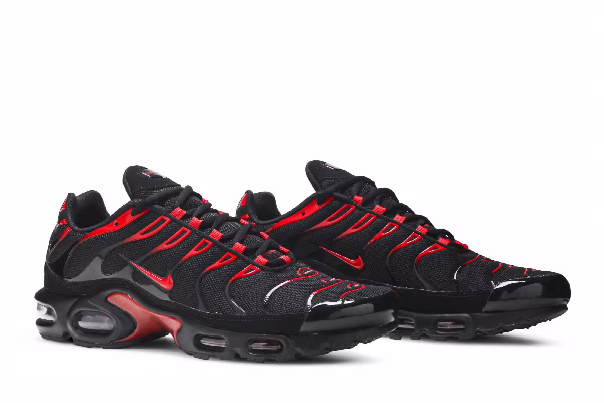 Nike Air Max Plus Black University Red Gradient, view 9