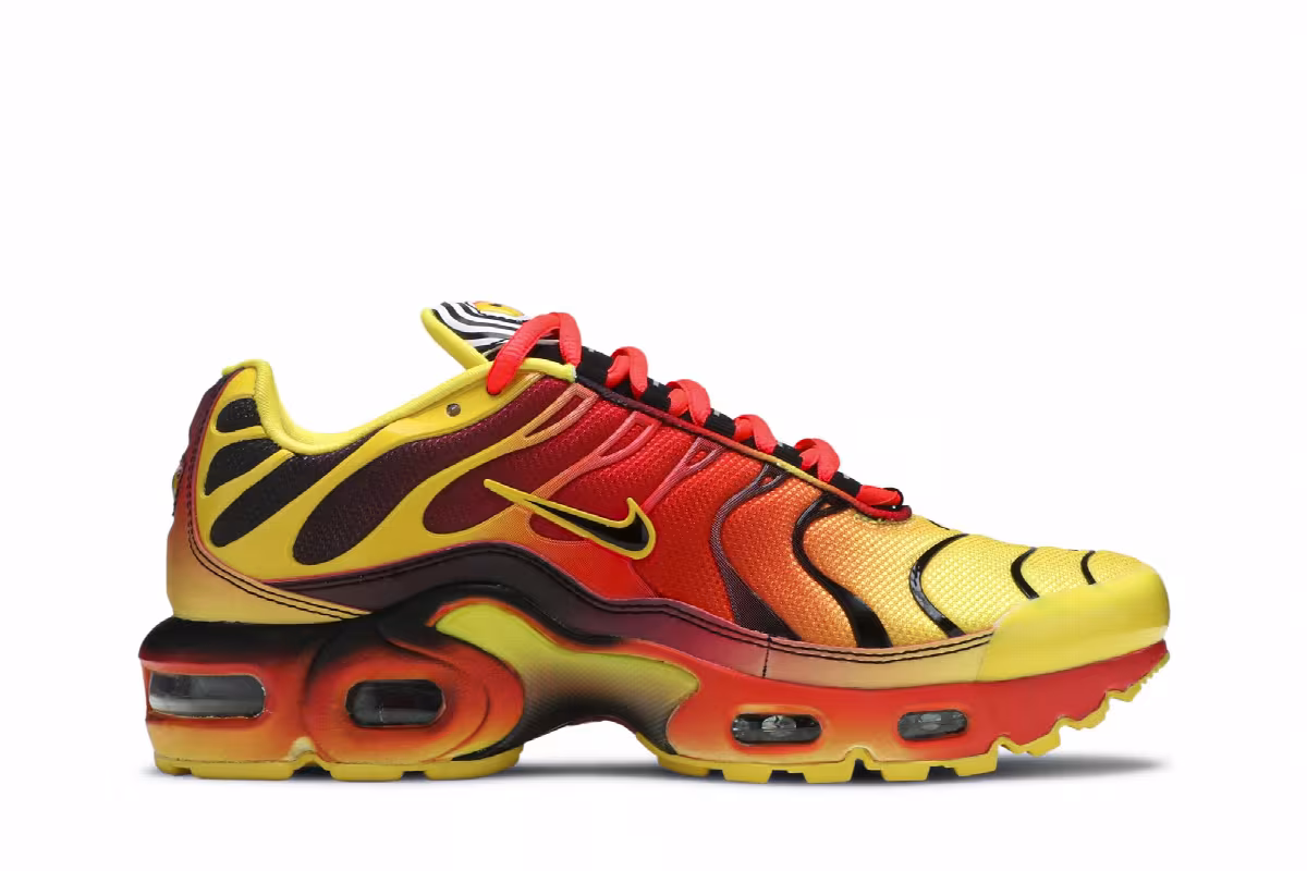 Nike Air Max Plus GS Chrome Yellow, view 2