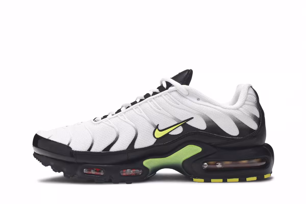 Nike Air Max Plus Black Volt, view 4