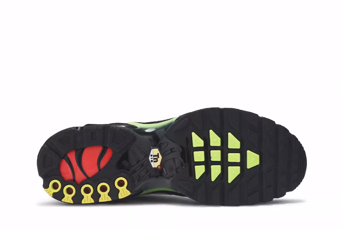 Nike Air Max Plus Black Volt, view 5