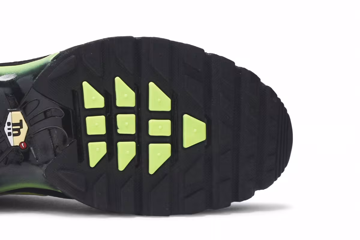 Nike Air Max Plus Black Volt, view 6